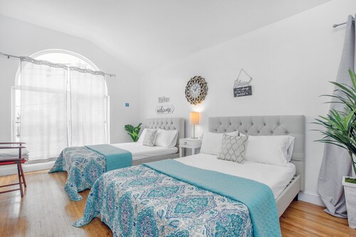 Racpanos Modern Stay on Forrest Street