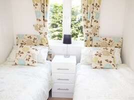 Mökki | 2 makuuhuonetta, yksilöllisesti sisustettu, yksilöllisesti kalustettu