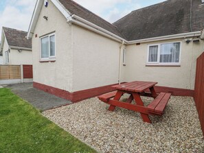 Cottage | Outdoor dining - Maesdu Cottage (Llandudno)