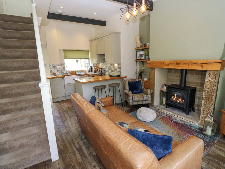 Cottage | Living area | TV