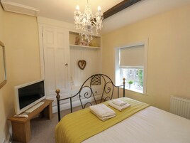 Cottage | 2 bedrooms, individually decorated, individually furnished, free WiFi