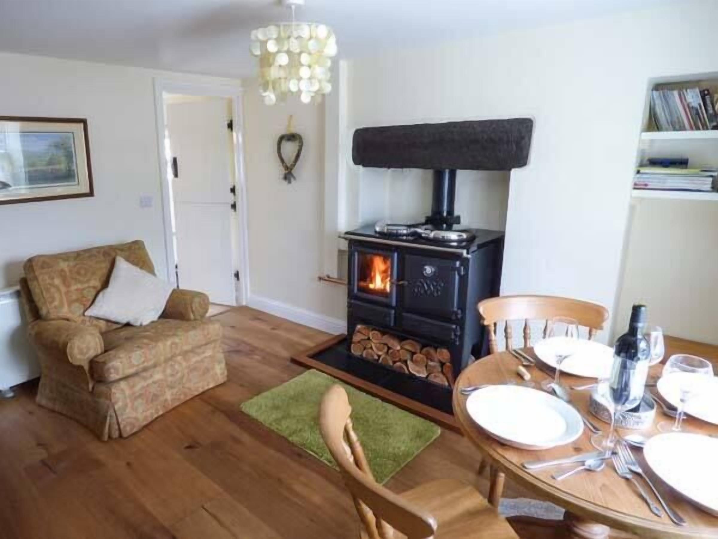 Cottage | Living room | TV