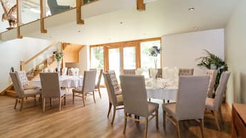 Cottage | Dining