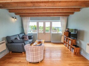 Cottage | Living area | TV