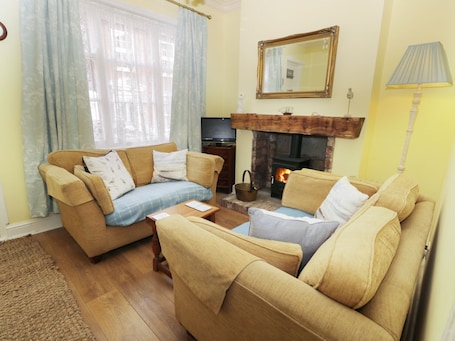 Cottage | Living room | TV