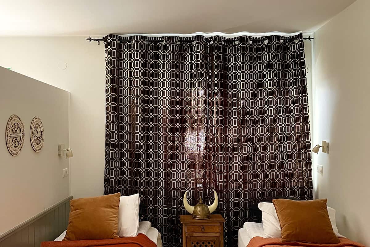 Standard Studio | Blackout drapes, free cribs/infant beds, free WiFi, bed sheets