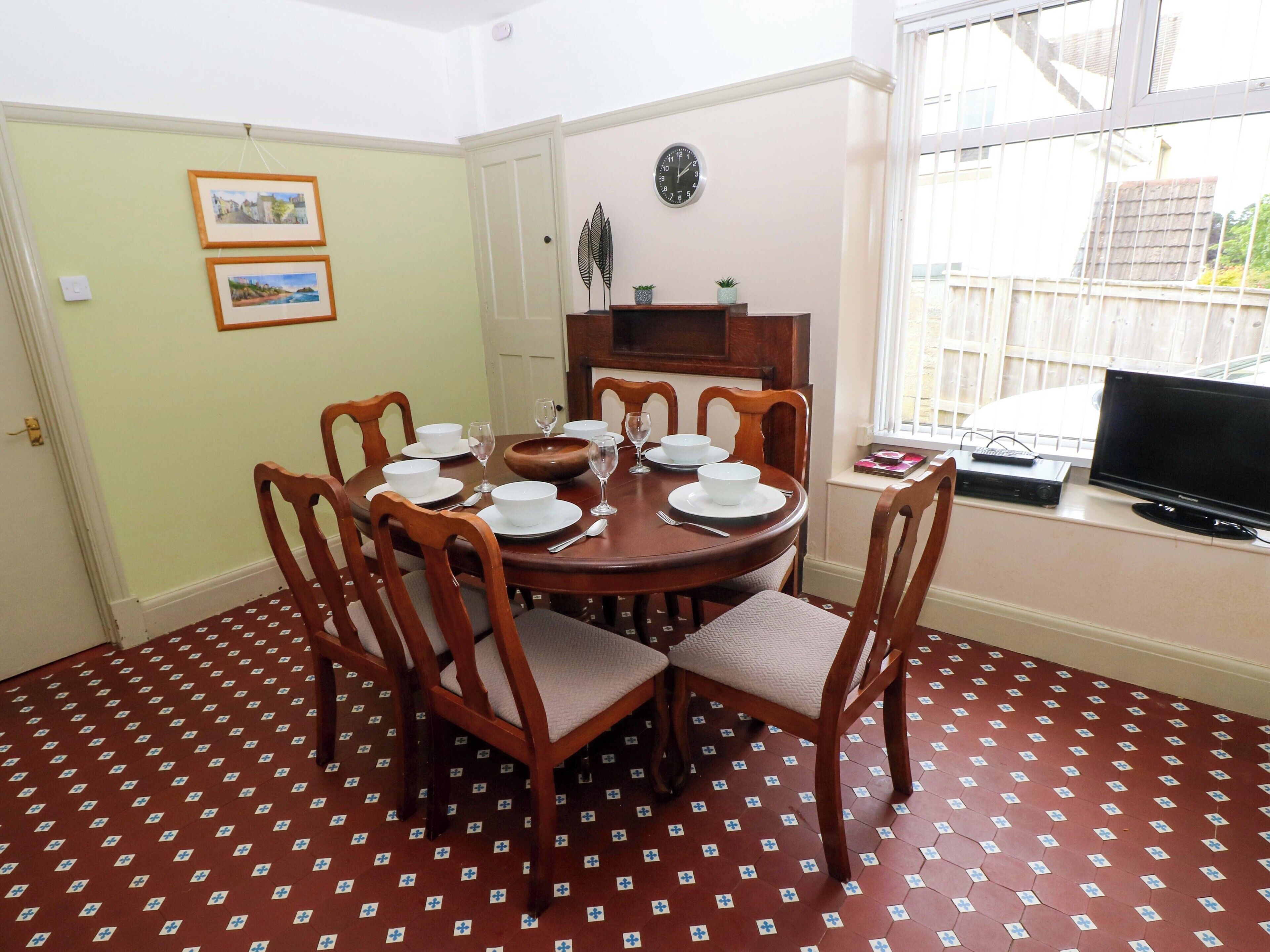 Cottage | Dining
