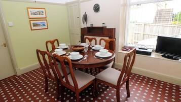 Cottage | Dining