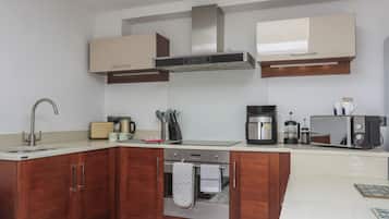 Placa de cocina, utensilios de cocina