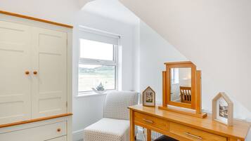 Cottage | 3 bedrooms, individually decorated, individually furnished, free WiFi
