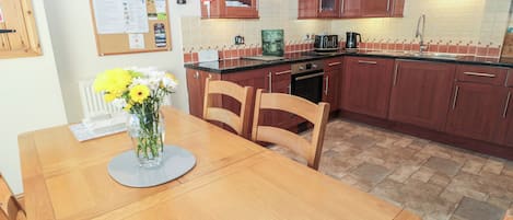 Cottage | Dining