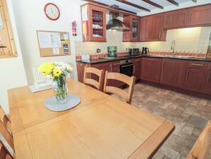 Cottage | Dining - The Mistal (Alnwick)