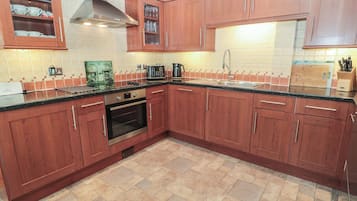 Cottage | Dapur peribadi | Peti sejuk, dapur, mesin basuh pinggan mangkuk, kerusi tinggi