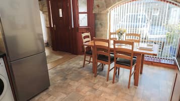Cottage | Outdoor dining