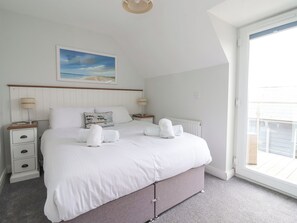 Cottage | 2 bedrooms, individually decorated, individually furnished, free WiFi - Flip Flops (Filey)