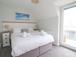 Cottage | 2 bedrooms, individually decorated, individually furnished, free WiFi