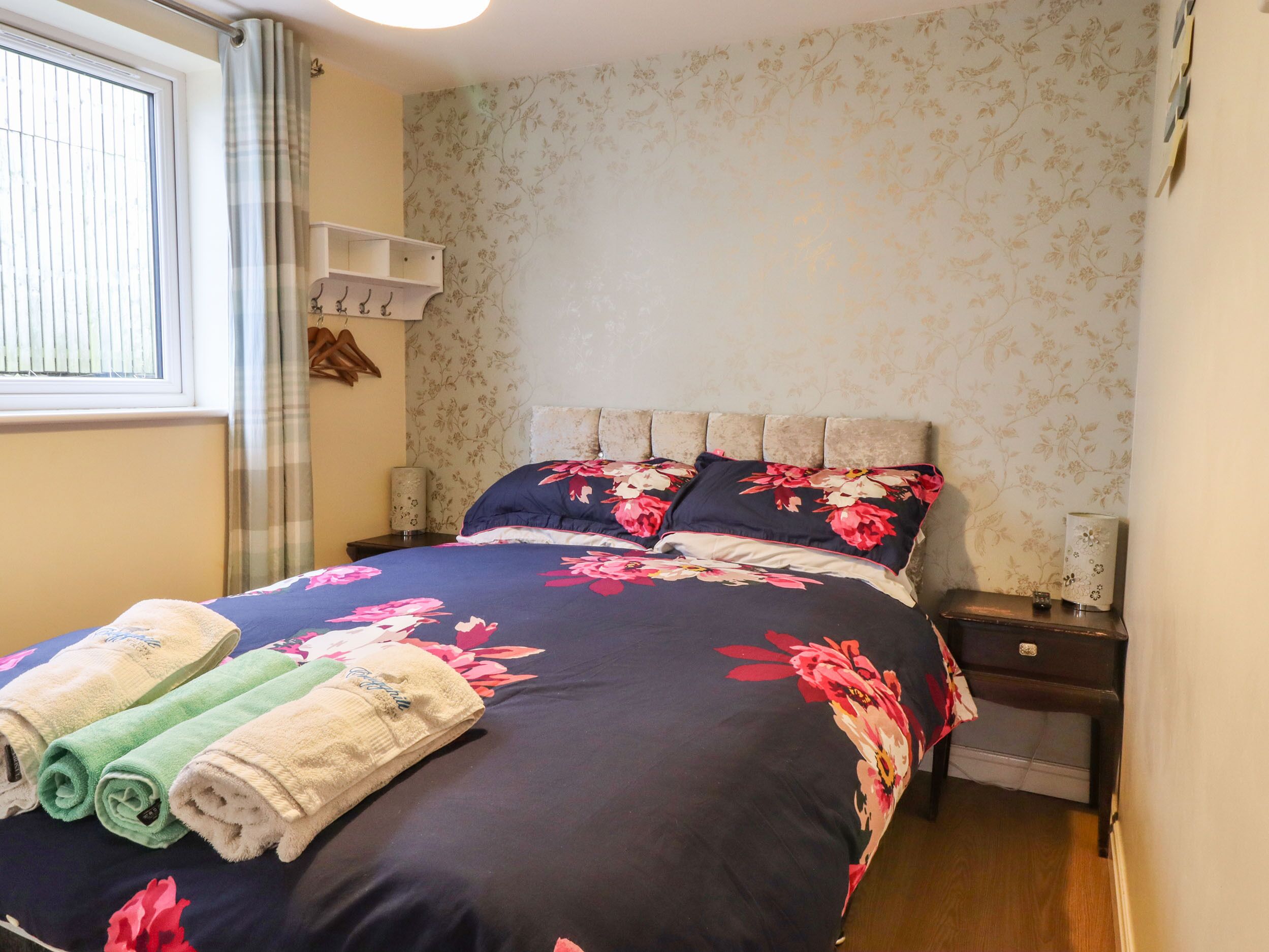 3 habitaciones, decoración personalizada y muebles diferentes 
