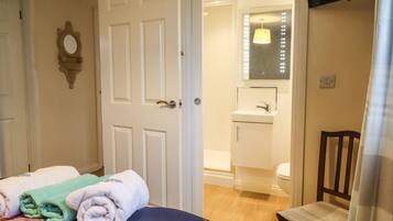 3 bedrooms, individually decorated, individually furnished, free WiFi