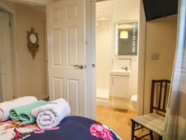 Cottage | 3 bedrooms, individually decorated, individually furnished, free WiFi