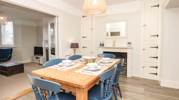 Cottage | Dining
