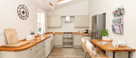 Ferienhaus | Eigene Küche | Herdplatte, Geschirrspüler, Hochstuhl, Kochgeschirr/Geschirr/Besteck