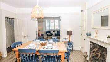 Cottage | Dining