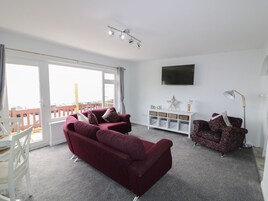 Cottage | Living area | TV, DVD player