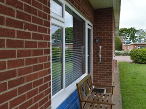 Cottage | Property grounds - 21 Siesta Mar (Norwich)