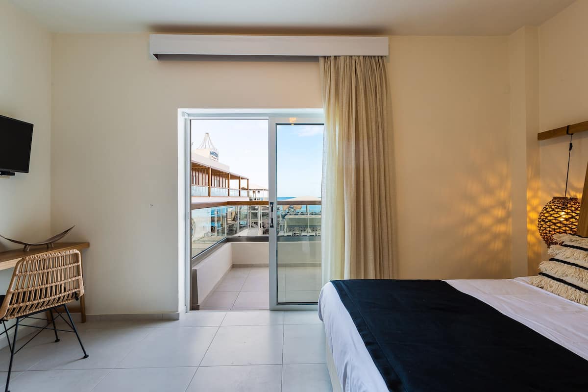 standard room with sea view | 1 bedroom, in-room safe, individually decorated, soundproofing