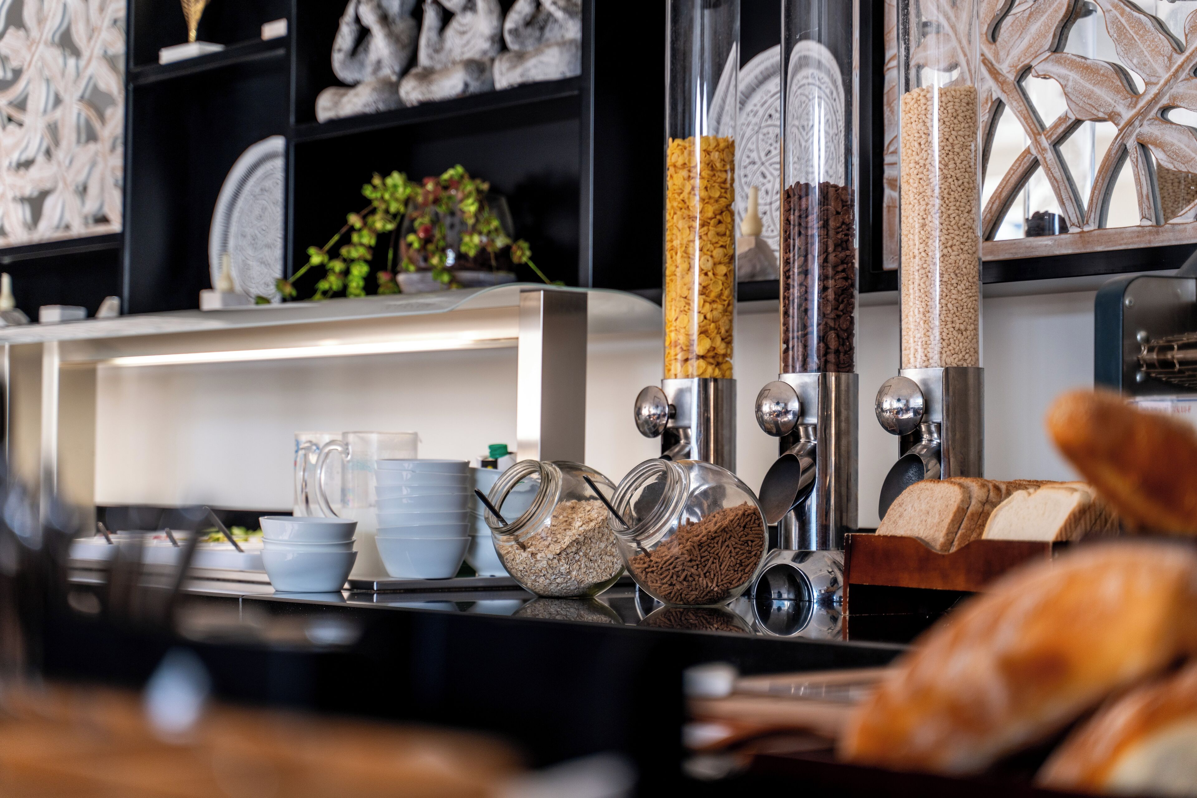 بوفيه فطور مجانًا يوميًا