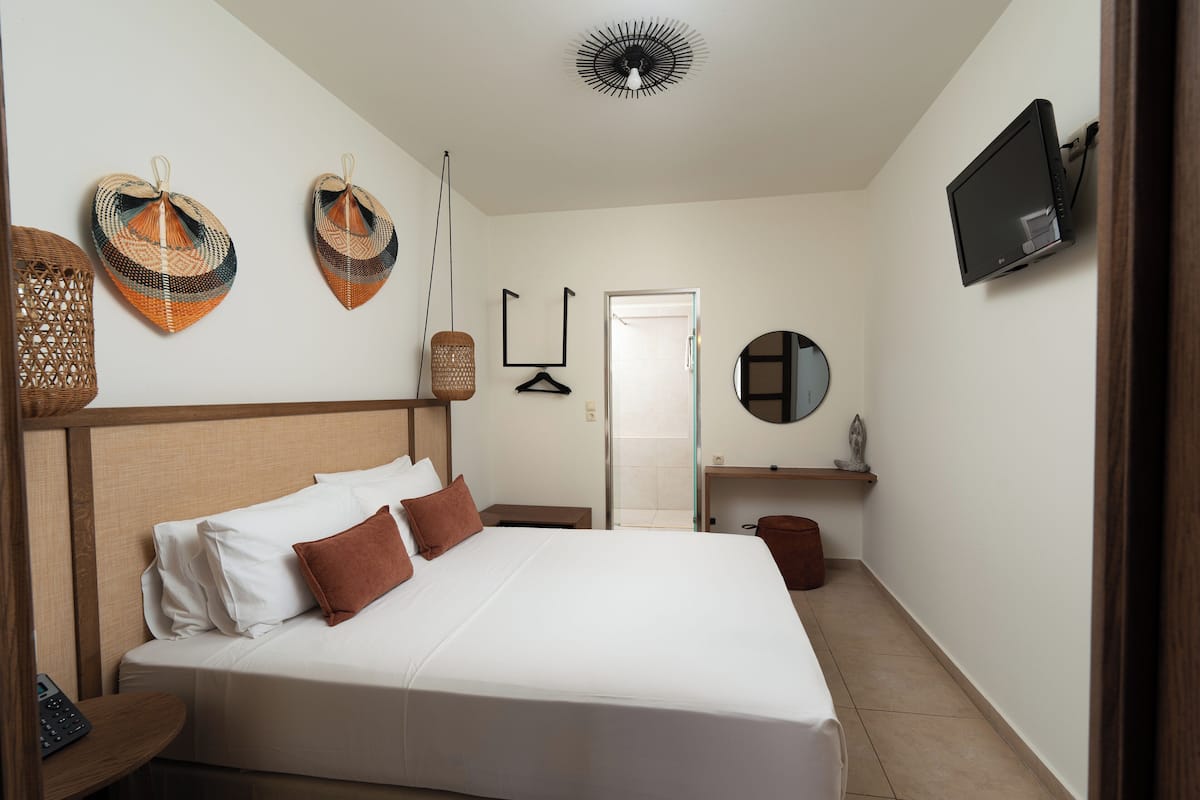 Superior Room with Garden View | ตู้นิรภัยในห้องพัก, ห้องเก็บเสียง, เตารีด/โต๊ะรีดผ้า