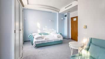 迷你吧、房內夾萬、書桌、遮光窗簾/窗簾