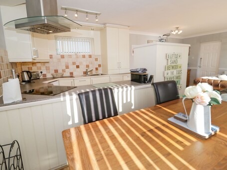 Beach House - Image 18