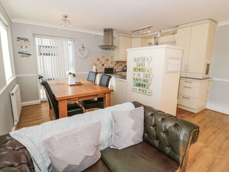 Beach House - Image 12