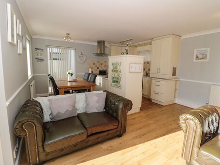 Beach House - Image 32