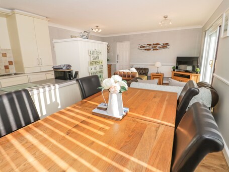 Beach House - Image 15