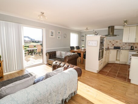 Beach House - Image 20