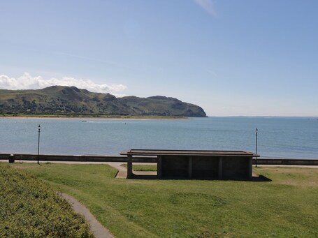 Beach House - Image 11