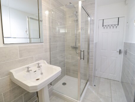 Beach House - Image 14