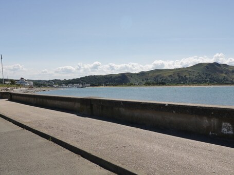 Beach House - Image 22