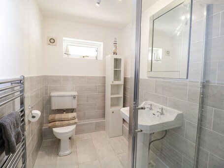 Beach House - Image 23