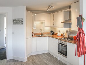 Cottage | Bếp riêng | Máy rửa bát, dụng cụ nấu nướng/bát dĩa/dao nĩa