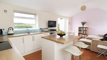 Cottage | Private kitchen | Fridge, microwave, stovetop, dishwasher