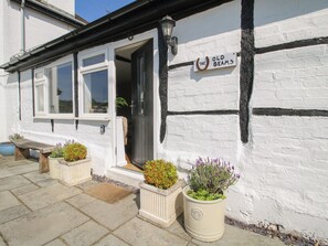 Cottage | Exterior detail - The Old Beams at Pont y Forwyn (Llansantffraid-ym-Mechain)