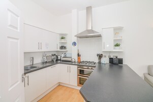 Fridge, microwave, stovetop, dishwasher