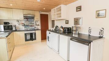 Cottage | Dapur pribadi | Lemari es, microwave, kompor, dan mesin pencuci piring