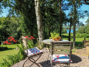 Cottage | Outdoor dining - The Ivy Barn (Ashbourne)