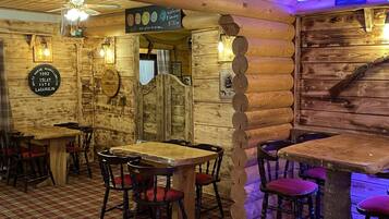 Apartment, Private Bathroom (Angie's Haven) | Restaurant