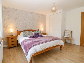 Cottage | Individually decorated, individually furnished, free WiFi
