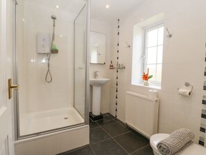 Cottage | Bathroom | Shower
